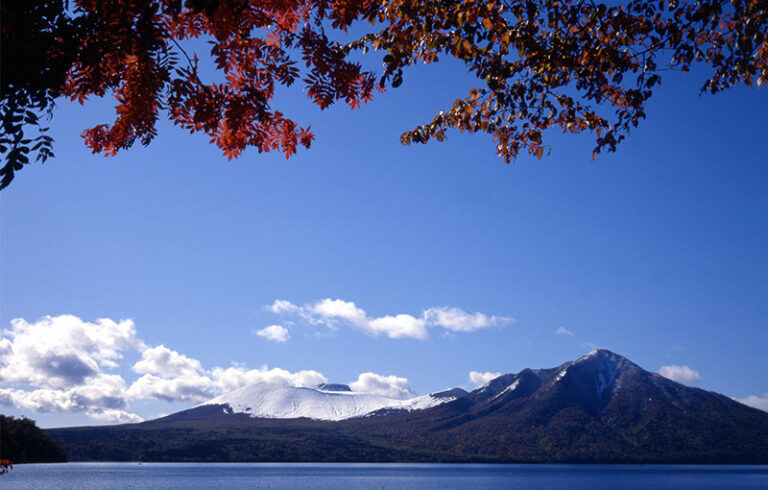 秋の支笏湖